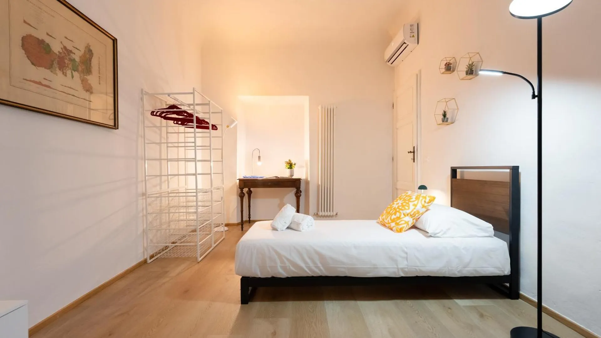 Апартаменты Keys Of Italy - Reparata Big 13 - 2 Bedrooms Florentine House Флоренция