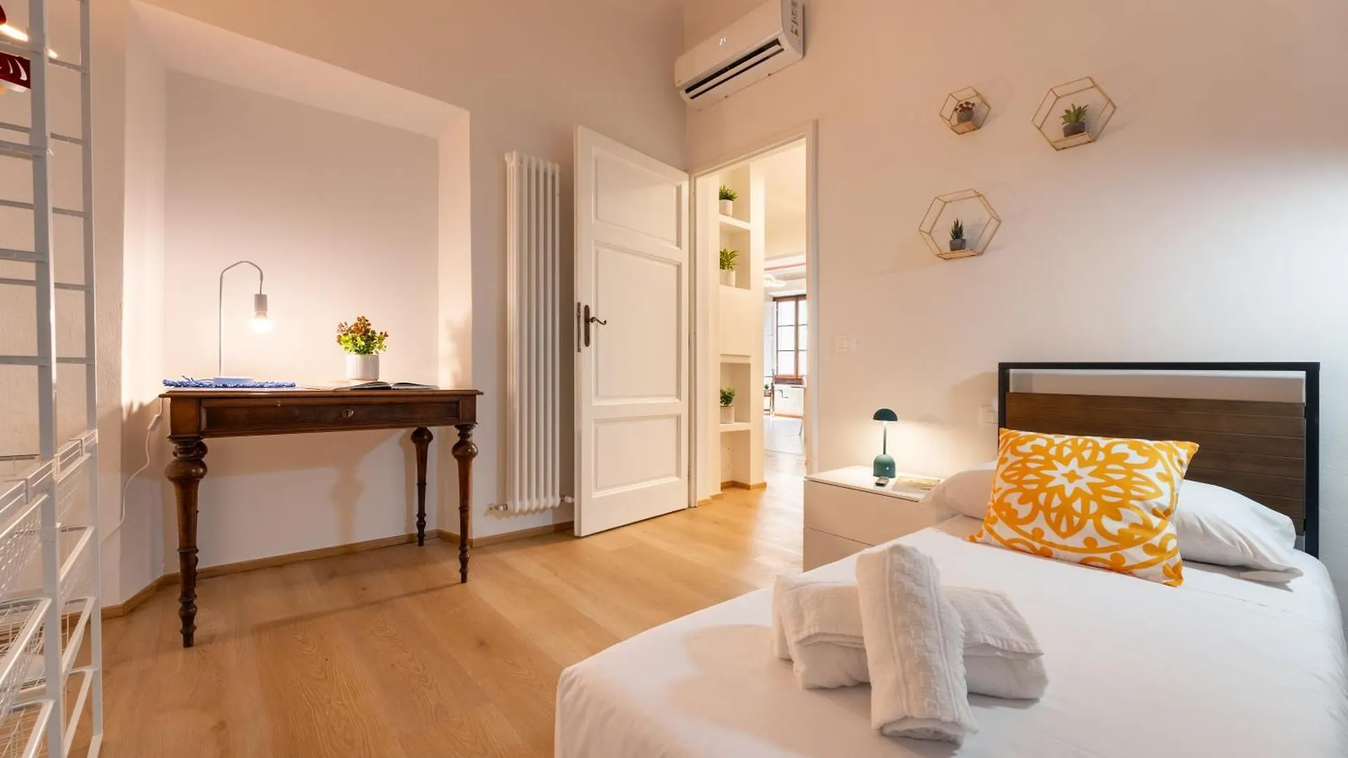 Апартаменты Keys Of Italy - Reparata Big 13 - 2 Bedrooms Florentine House Флоренция